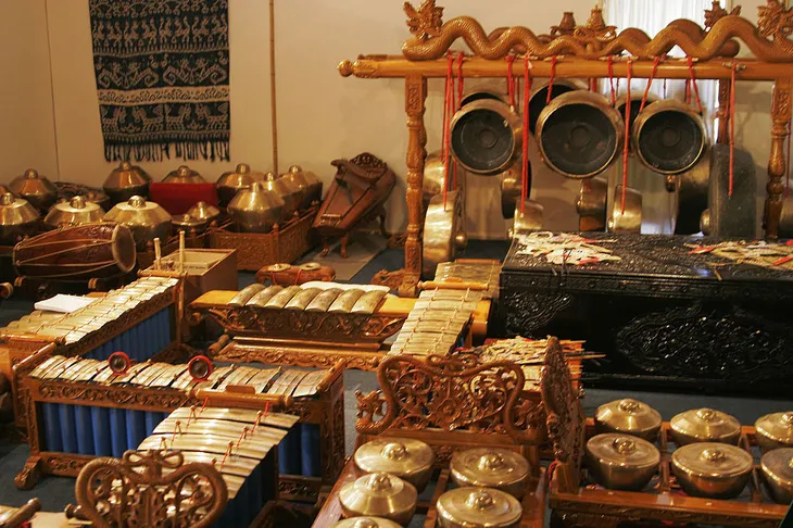 Alat musik Gamelan Kyai Petogogan
